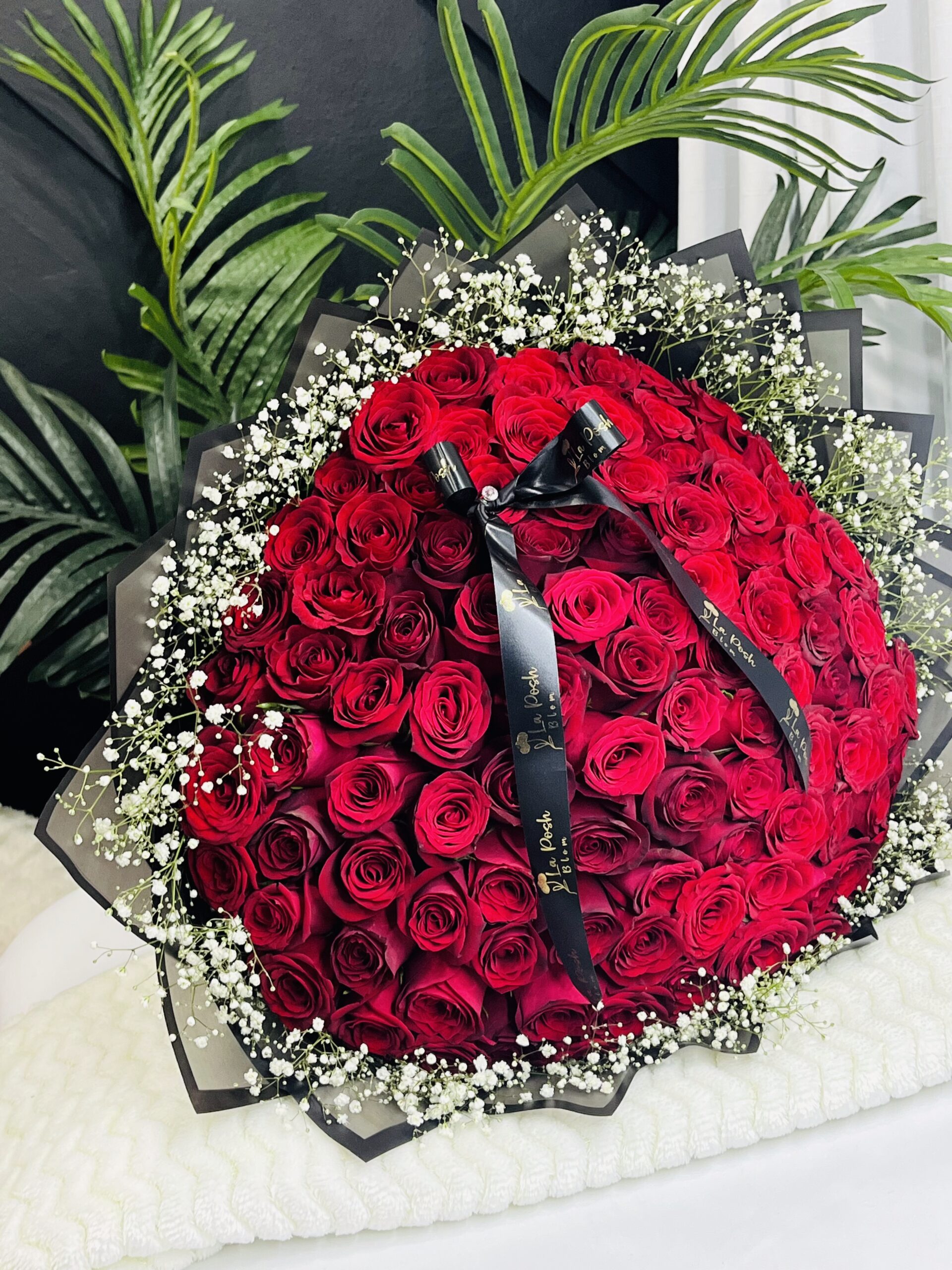 100 stems Red Roses